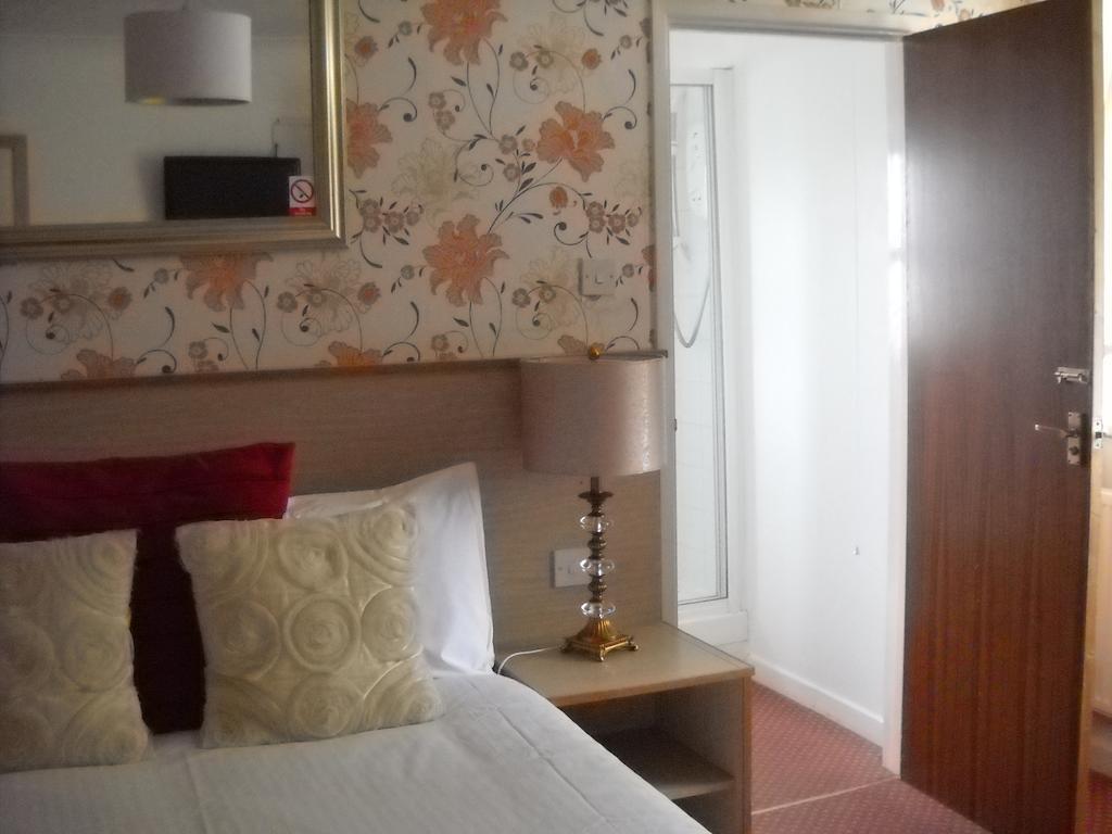 Carbeile Inn Torpoint Habitación foto